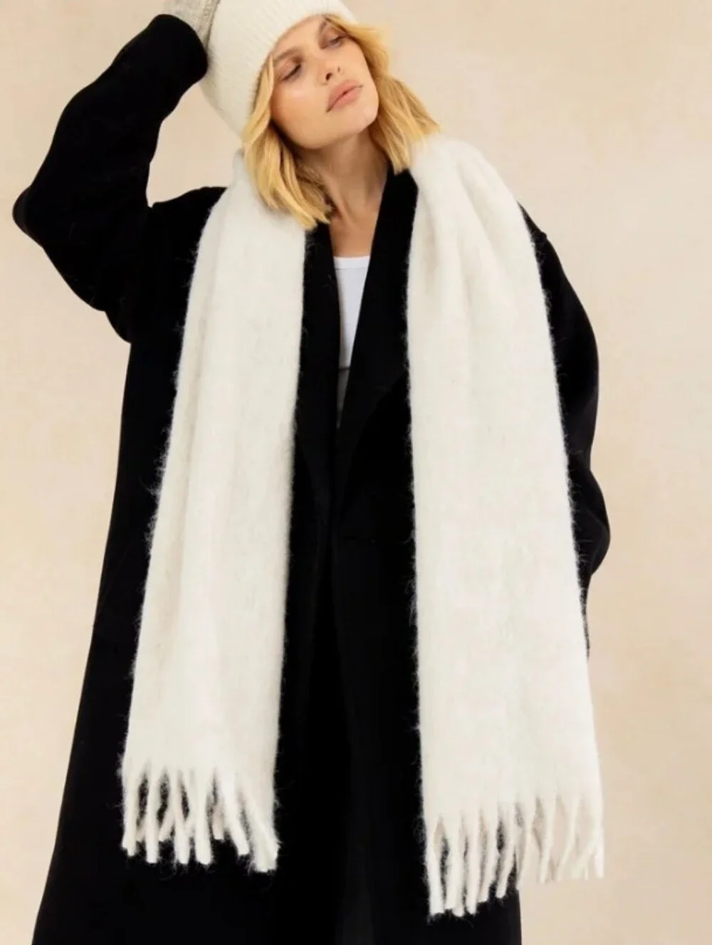 Arctic Fox Reykjavik Scarf Natural White NWT Soft Winter Chunky Unisex